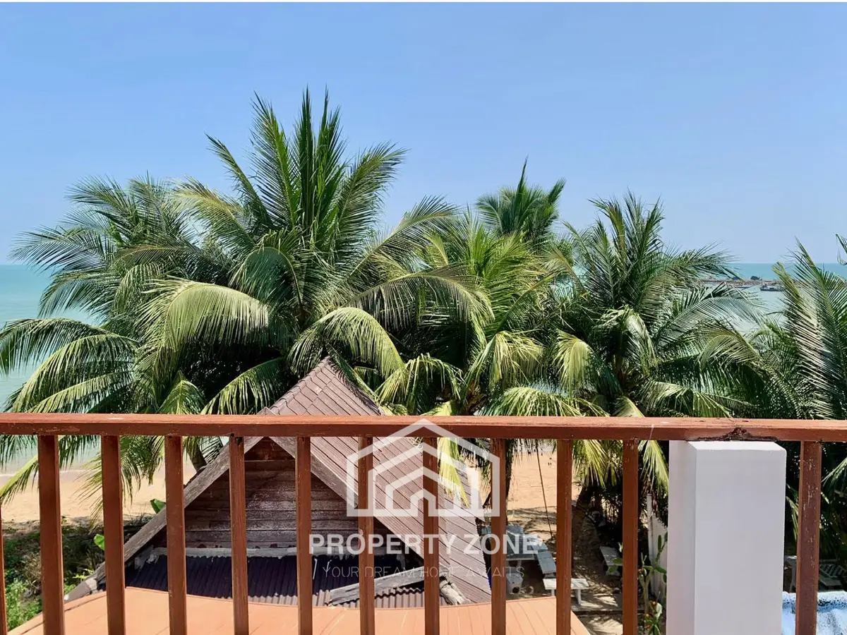 4 BEDROOM BEACH VILLA Absolute Beachfront WITH CHANOTE/TITLE DEED. A VERY RARE OPPORTUNITY AND PRIME LOCATION at Phala Beach in Ban Chang, Rayong - House - Phla - Phala Beach, Ban Chang, Rayong