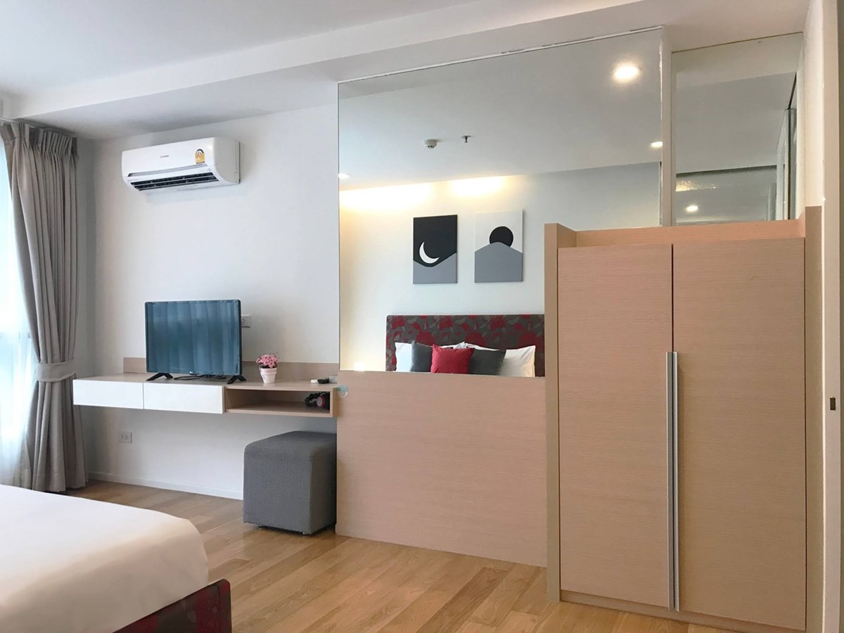 15 Sukhumvit Residences Studio condo for sale and rent - Condominium - Khlong Toei Nuea - Nana