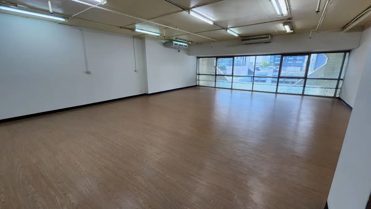 Office for rent Sukhumvit Suite Sukhumvit 13 - Commercial - Khlong Toei Nuea - Nana