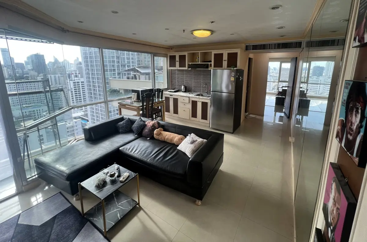Sukhumvit Suite 1 bedroom condo for sale with tenant in Nana - Condominium - Khlong Toei Nuea - Nana