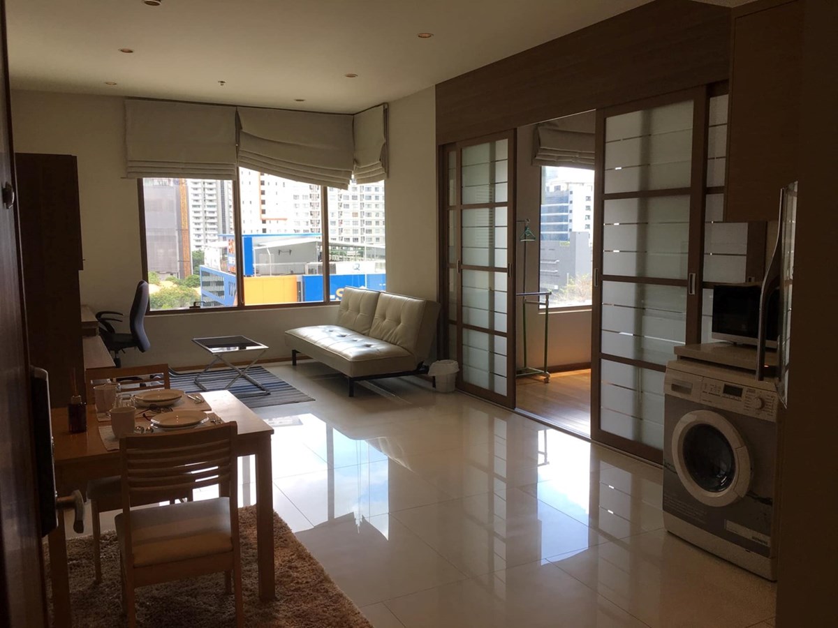The Emporio Place 1 bedroom condo for sale with tenant - Condominium - Khlong Tan - Phrom Phong