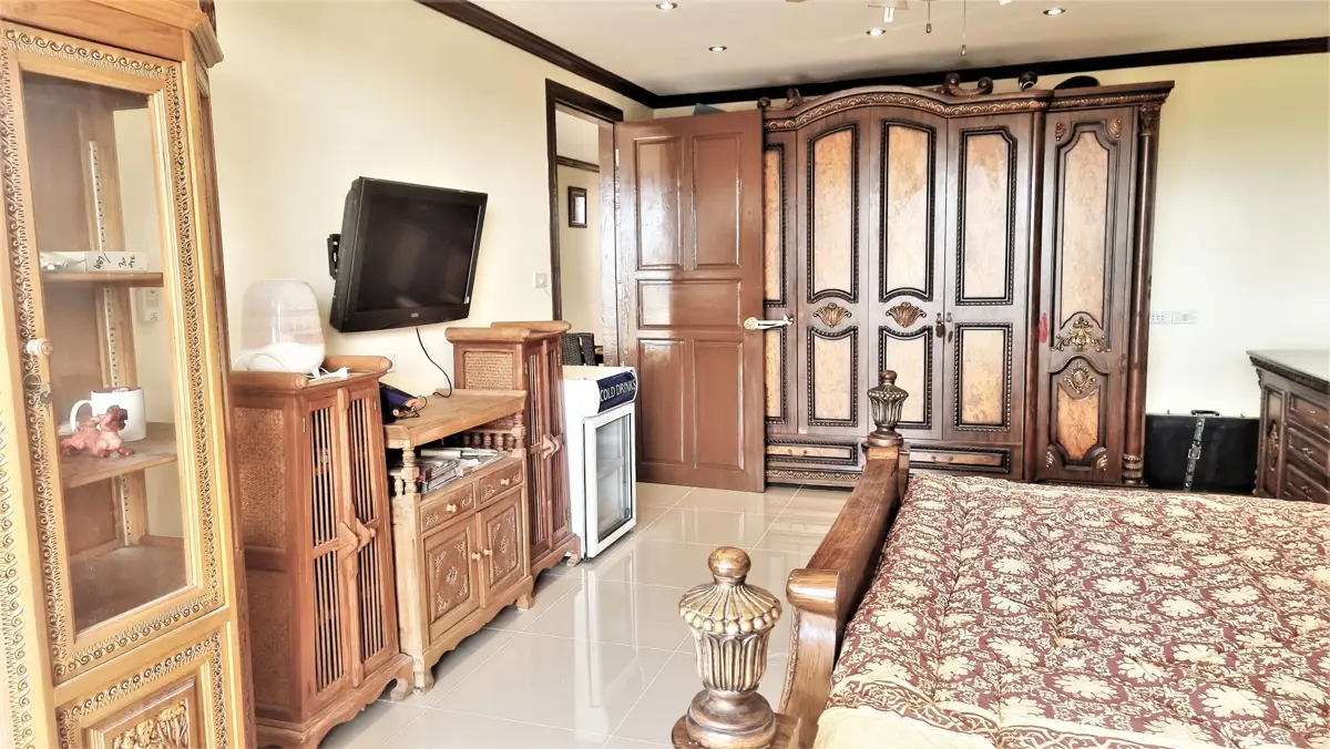 ROYAL HILL RESORT - Condominium -  - 