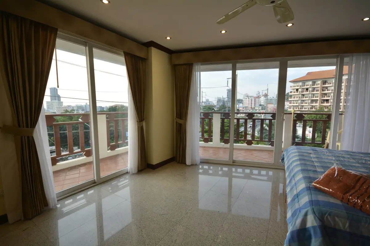 ROYAL HILL RESORT  - Condominium -  - 