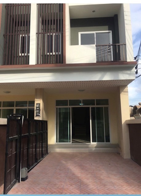  MADIO TOWNHOME ”Sukhumvit Road in the heart of the city. 📣📣 New 3-storey townhome! 4 bedrooms, 4 bathrooms, remote gate - Town House -  - 