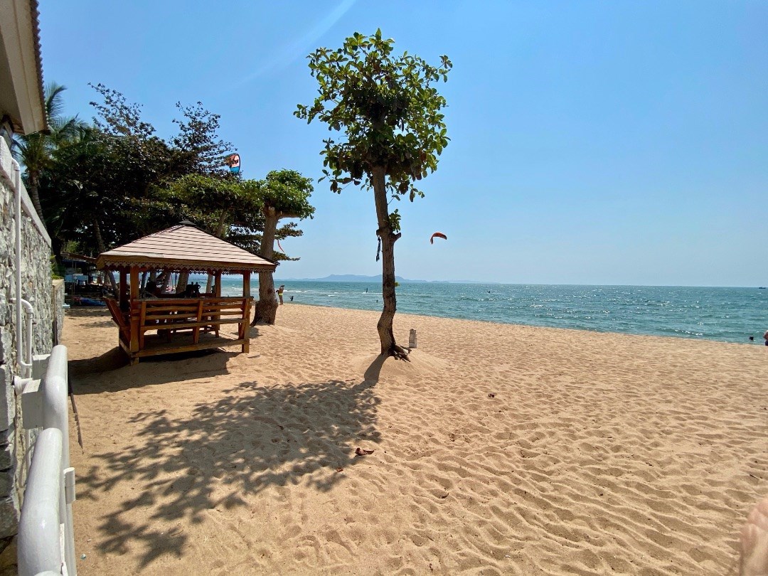 3 Bedroom Absolute Beach Front in rarely available development. - Condominium - Na Jomtien - 