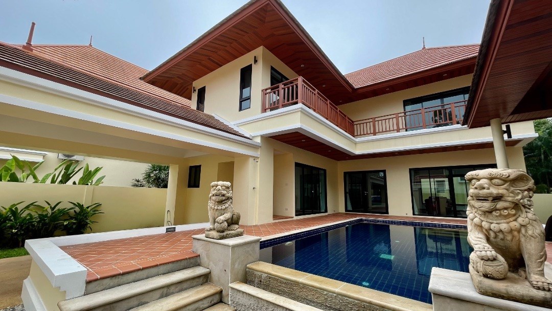 Secluded luxury villa in gated community just a few meters from Bang Sare beach. - House -  - 