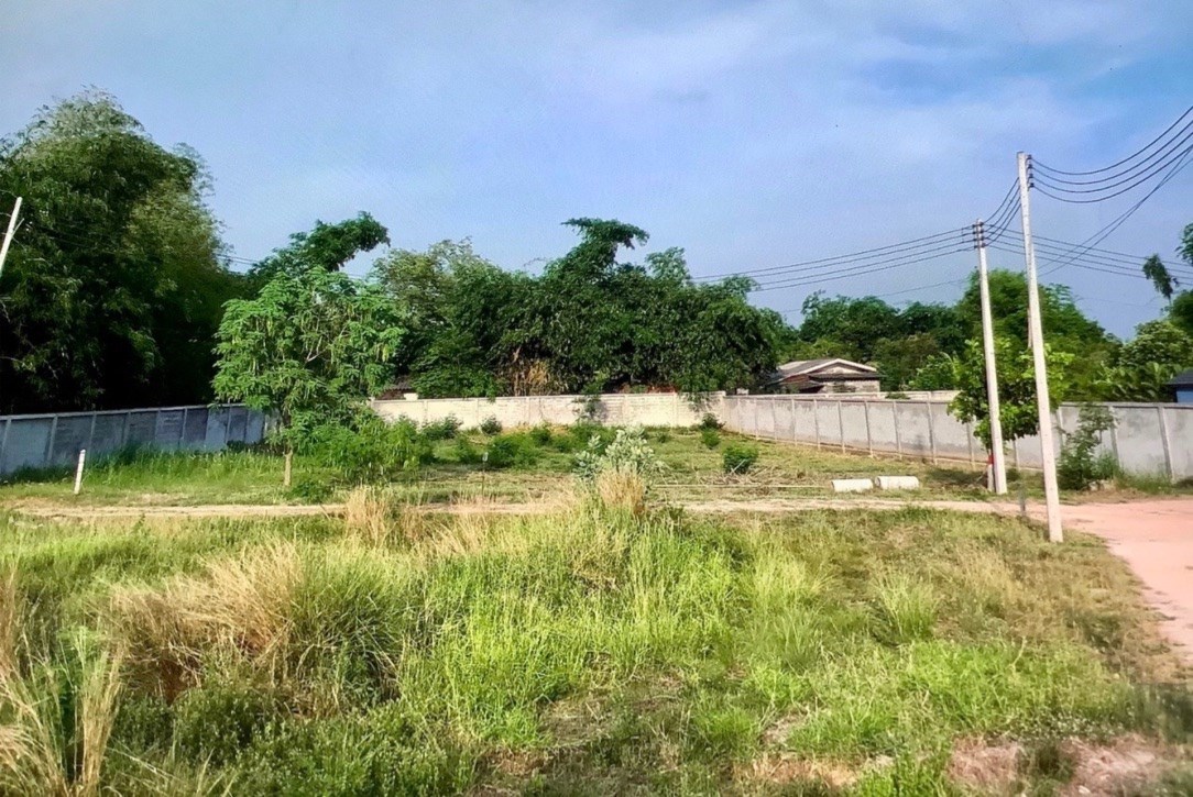 A Great Stand-Alone, Walled Plot For Your Home in a Good Huay Yai Location  - Land - Na Jomtien - 