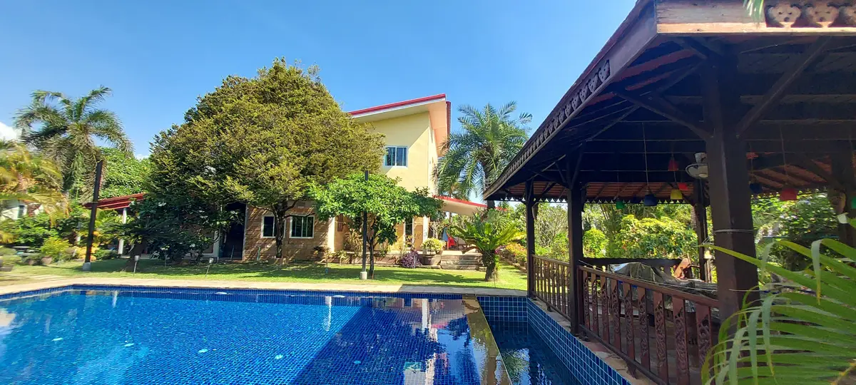 Villa on a large garden plot with pool, lake and rental rooms - House - Rayong - ThapMa