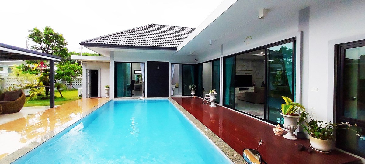 Almost new lavish villa with pool in Mae Phim, Rayong - House - Mae Phim - Mae Phim