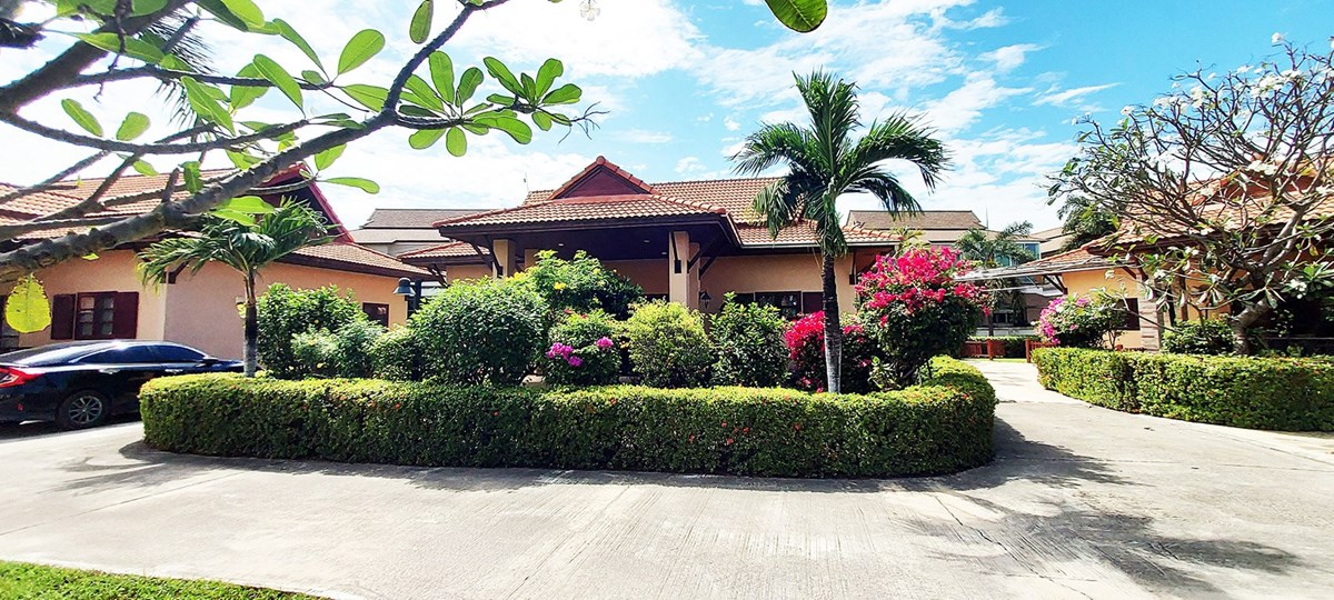 Villa in the small village of Tropical Residence in Bangsaen, Chonburi  - House -  - 