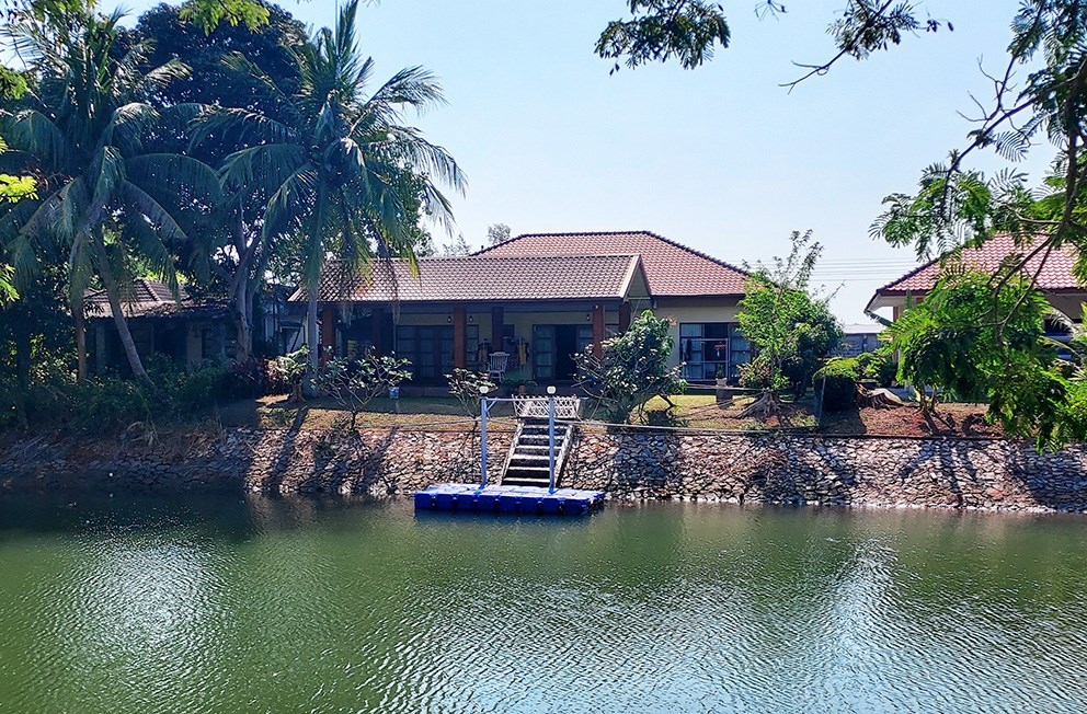 Large canal beach villa in Rock Garden, Mae Phim - House - Mae Phim - Rock Garden