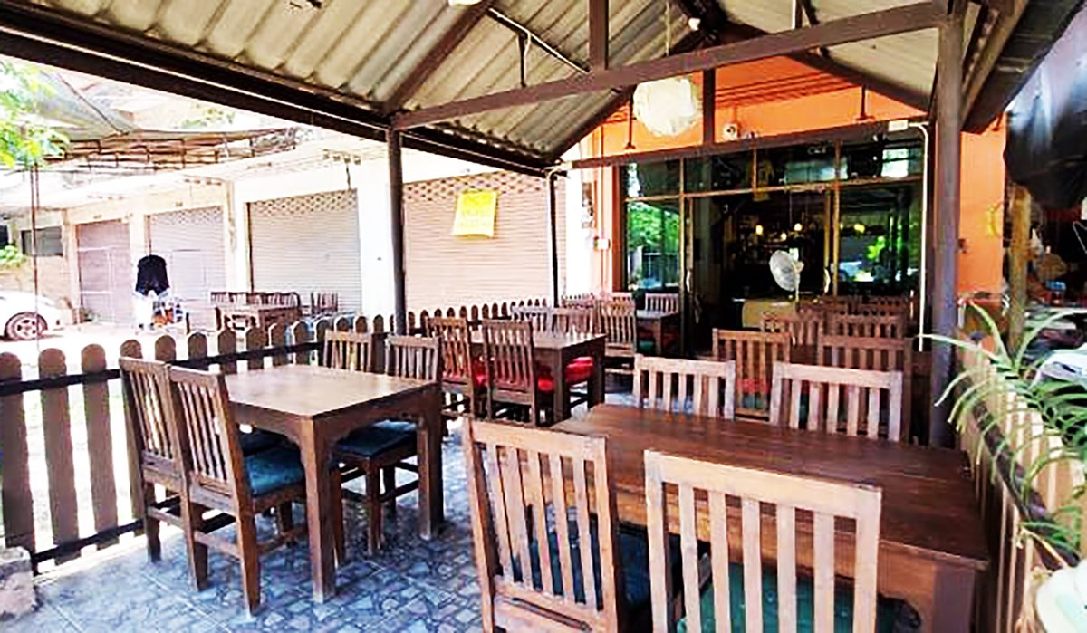 Commercial building with restaurant, bar and rental apartments in Phlong Sawai, Rayong - Commercial - Mae Phim - Phlong Sawai