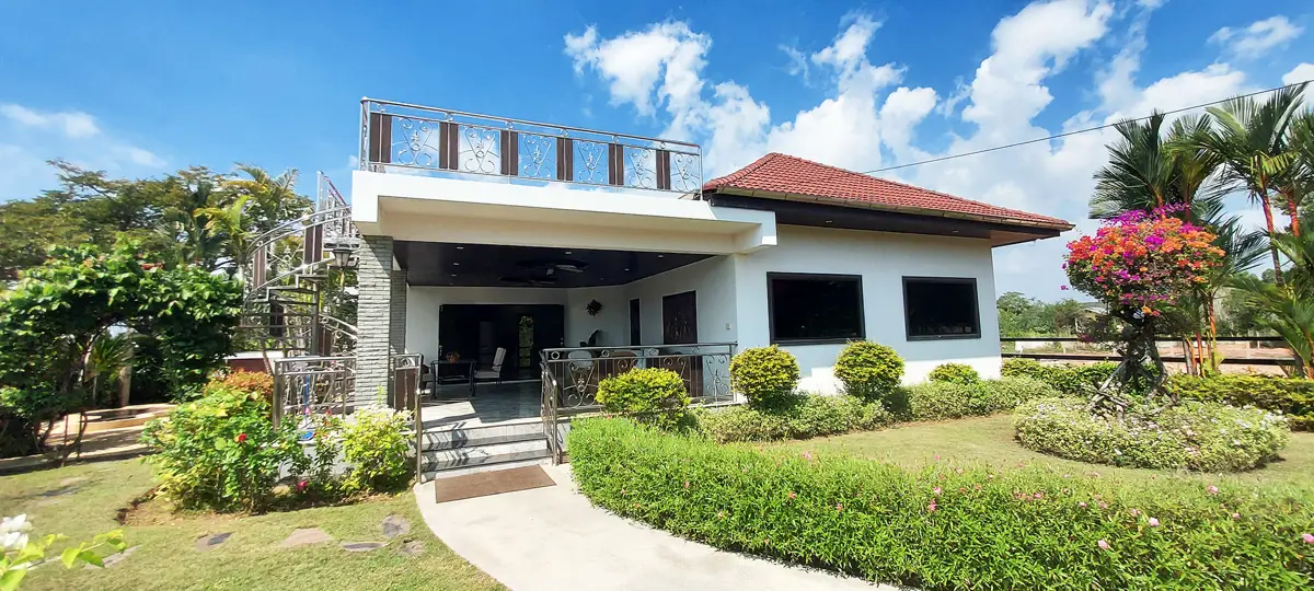 Luxurious villa with swimming pools and roof terrace in Chakphong, Rayong  - House - Chak Phong - Chakphong