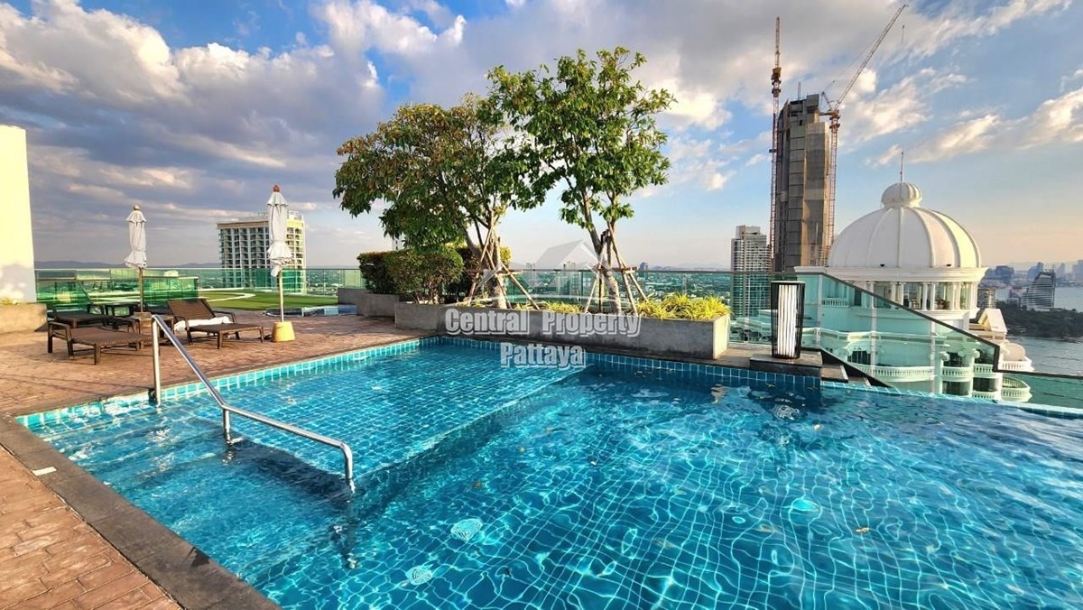Beachfront, 2 bedroom, 2 bathroom condo for sale in Foreign name in Wongamat Tower, Wongamat. - Condominium - Na Kluea - 