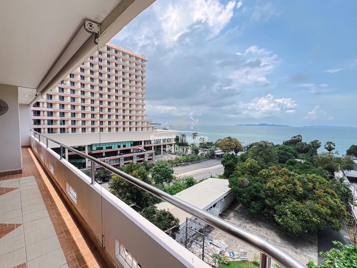 Top floor, newly refurbished corner unit, 2 bedroom, 2 bathroom for sale in foreign name in Wongamat Residence Condominium - Condominium - Wong Amat Beach - 