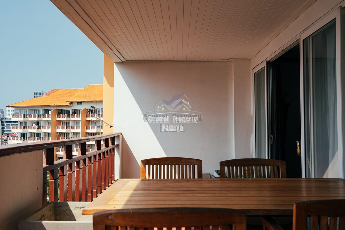 Spacious 2-Bedroom Condo with Stunning Views at Royal Hill Resort, Pattaya - Apartment - Pratumnak - 