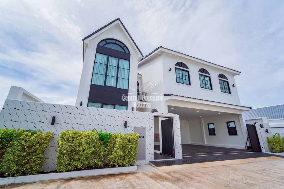 Luxury 4-Bedroom Pool Villa with 6 Bathrooms – Modern Elegance in Pattaya - House - Pattaya East - 