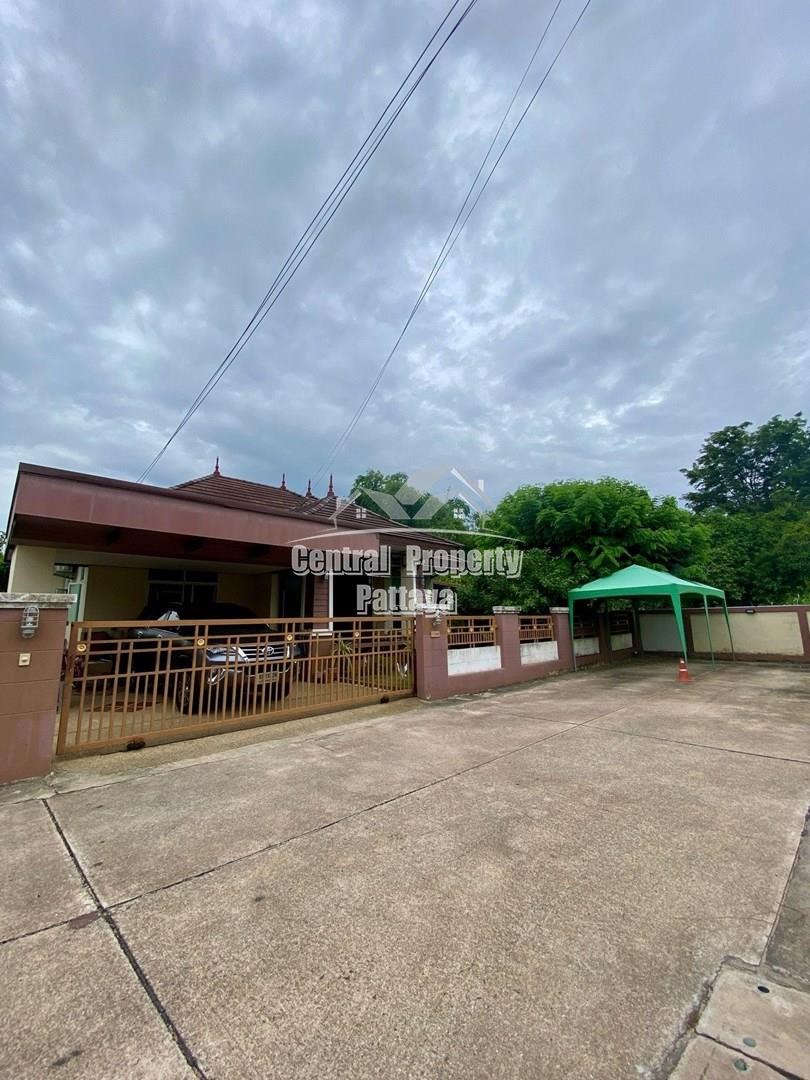 Superb, 3 bedroom, 2 bathroom house with large garden, for sale in East Pattaya. - House - Nong Pla Lai - 