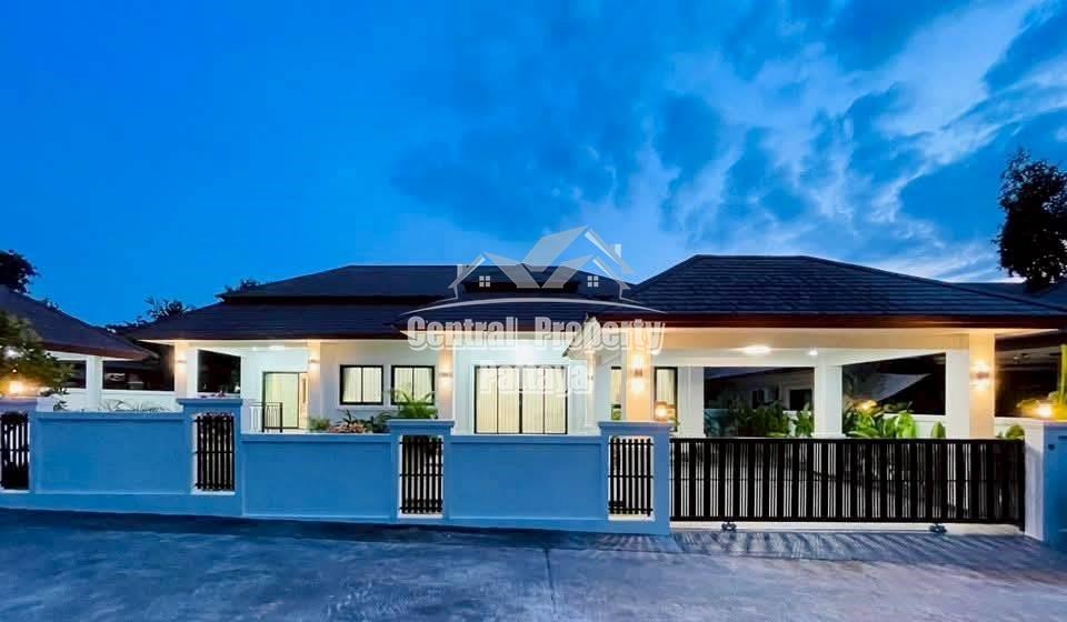 Elegant 3-Bedroom Family Home with Garden and Pavilion in Nongprue - House - Pattaya East - 