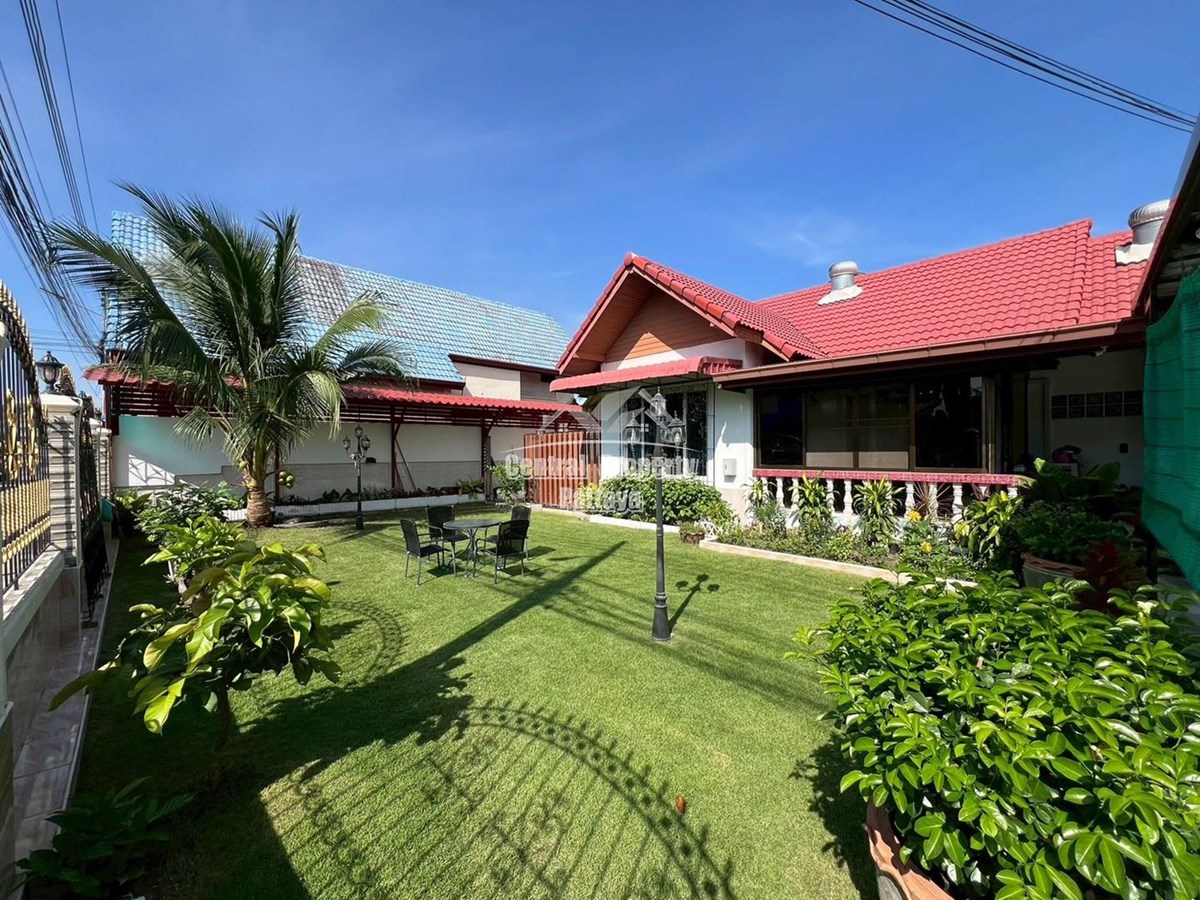 Charming 3-Bedroom Home with Spacious Garden in Suphamit Village - อพาร์ทเม้นท์ - พัทยาใต้ - 