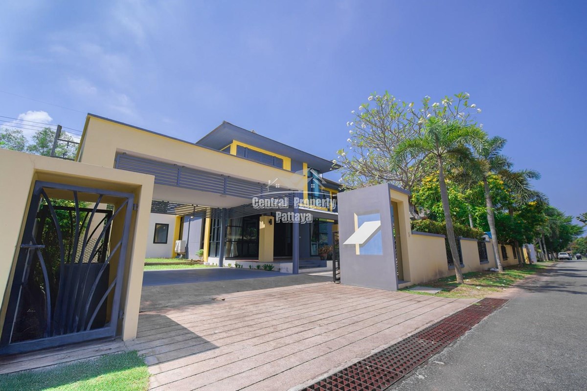 Modern 3-Bedroom Pool Villa in Horseshoe Point Village - House - Lake Maprachan - 