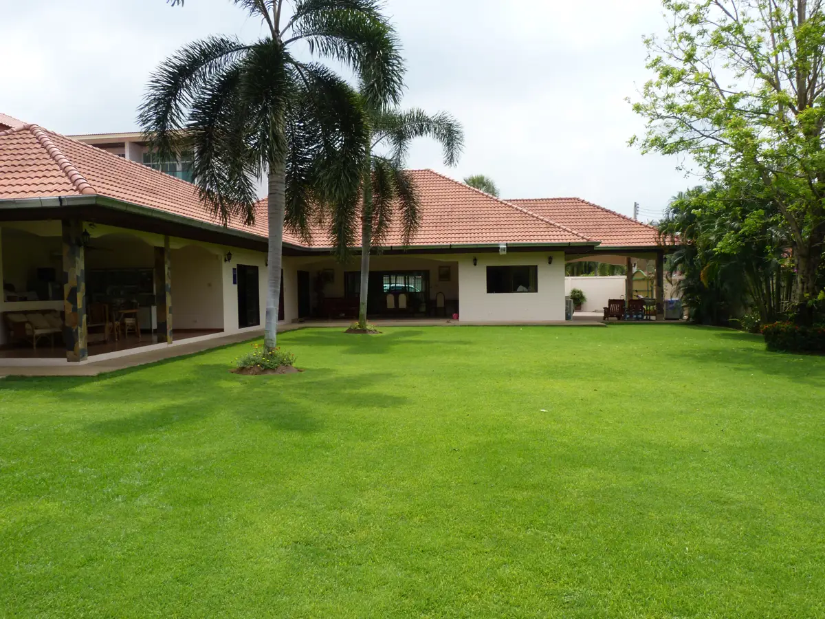 Large House with Big Land - House - Pattaya East - Nong Plalai