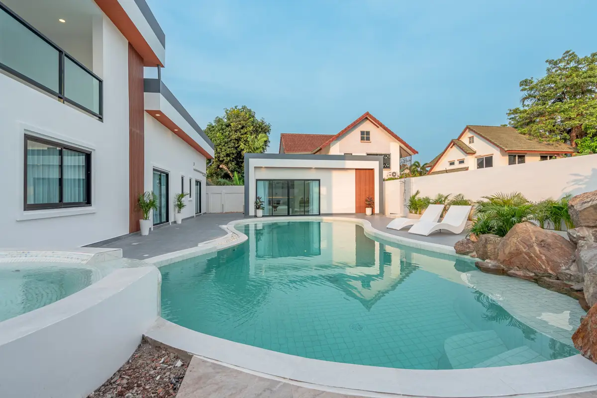 5 Bedroom luxury house for Sale Ready to move in - Condominium -  - 