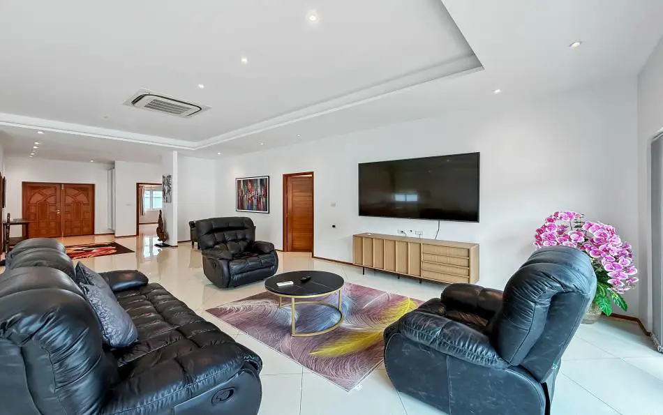 Modern 3-Bedroom Pool Villa  - House - Lake Maprachan - 