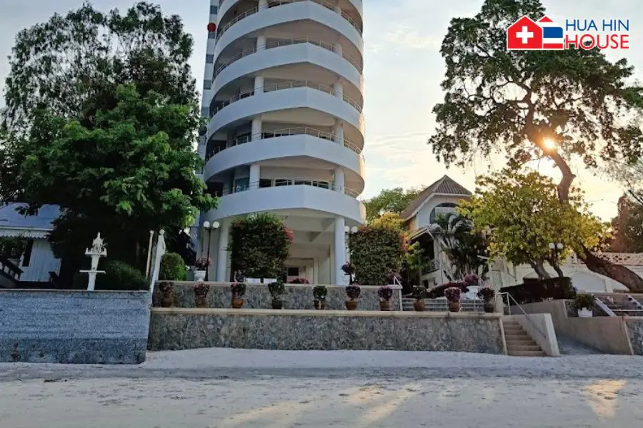 Beachfront Condo in Hua Hin Center - Condominium -  - 