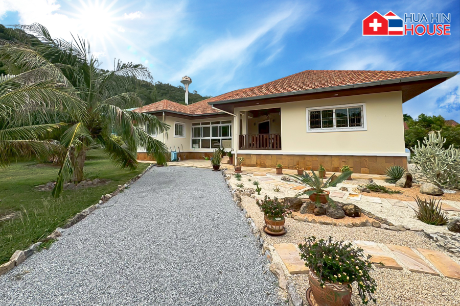 Mountain-Side 3-Bedroom Home with Cactus Garden - House - Hua Hin - Khao Tao