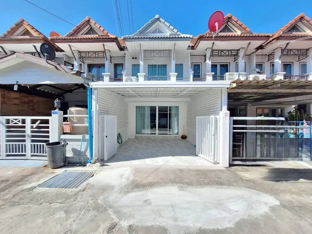 Two-story townhouse for sale in Sirinda Village. - Town House - Jomtien - 