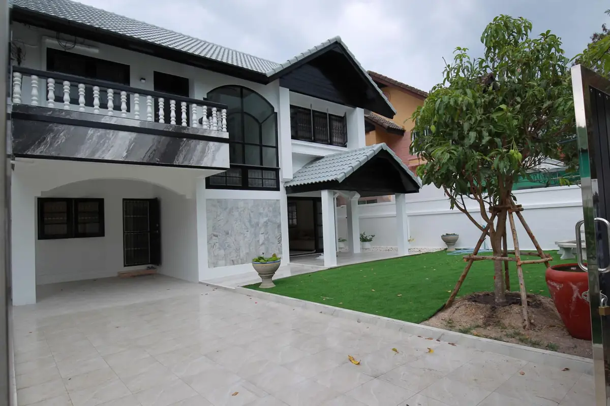 For Sale and Rent: 2-Story House, Fully Furnished, Pet-Friendly - House - Na Kluea - 