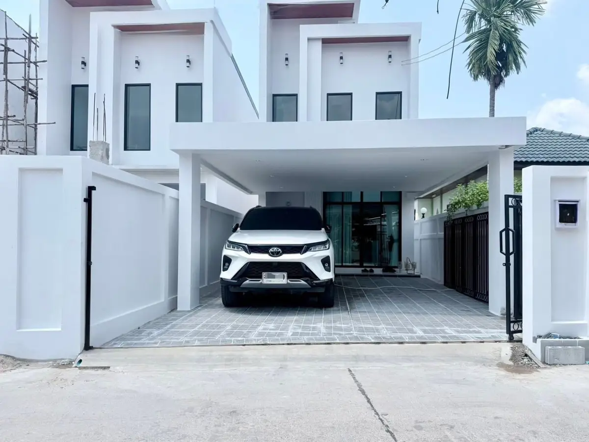 Single House for Sale in Siam Country Club Soi - House - Thanon Pornprapanimit - 
