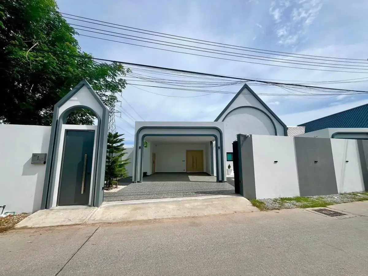 Modern Luxury Pool Villa in Pattaya for Sale - House - Chaiyaphon Withi  - 