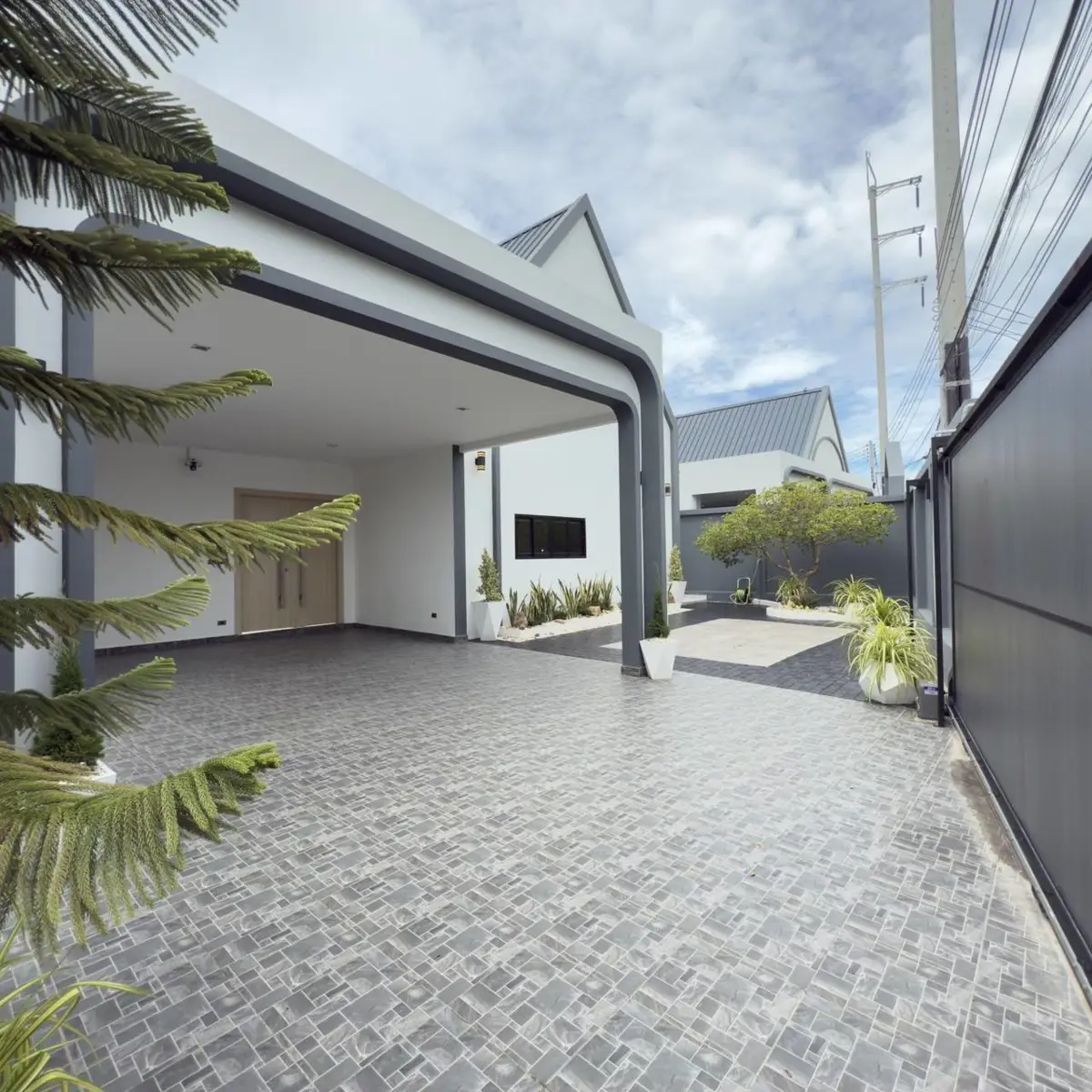 Single house with private swimming pool 3 Bedroom for sale - House -  - 