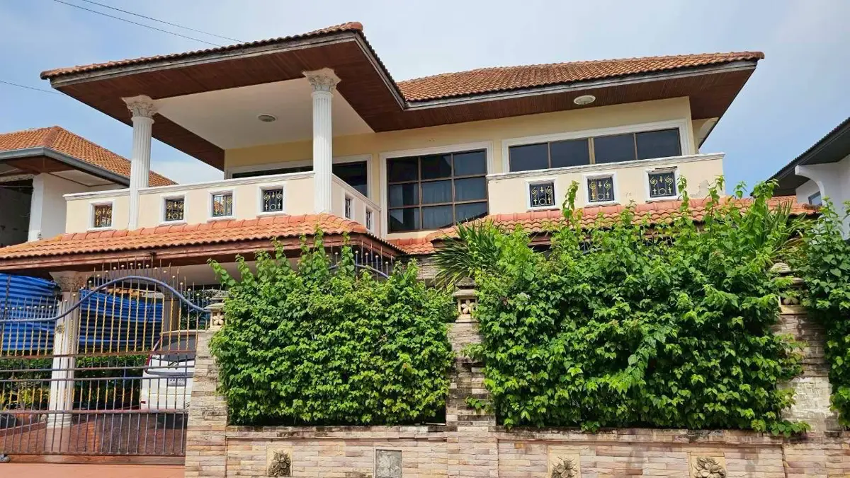 Ek Mongkol Chaipruk House 4 Bedroom for sale - House -  - 