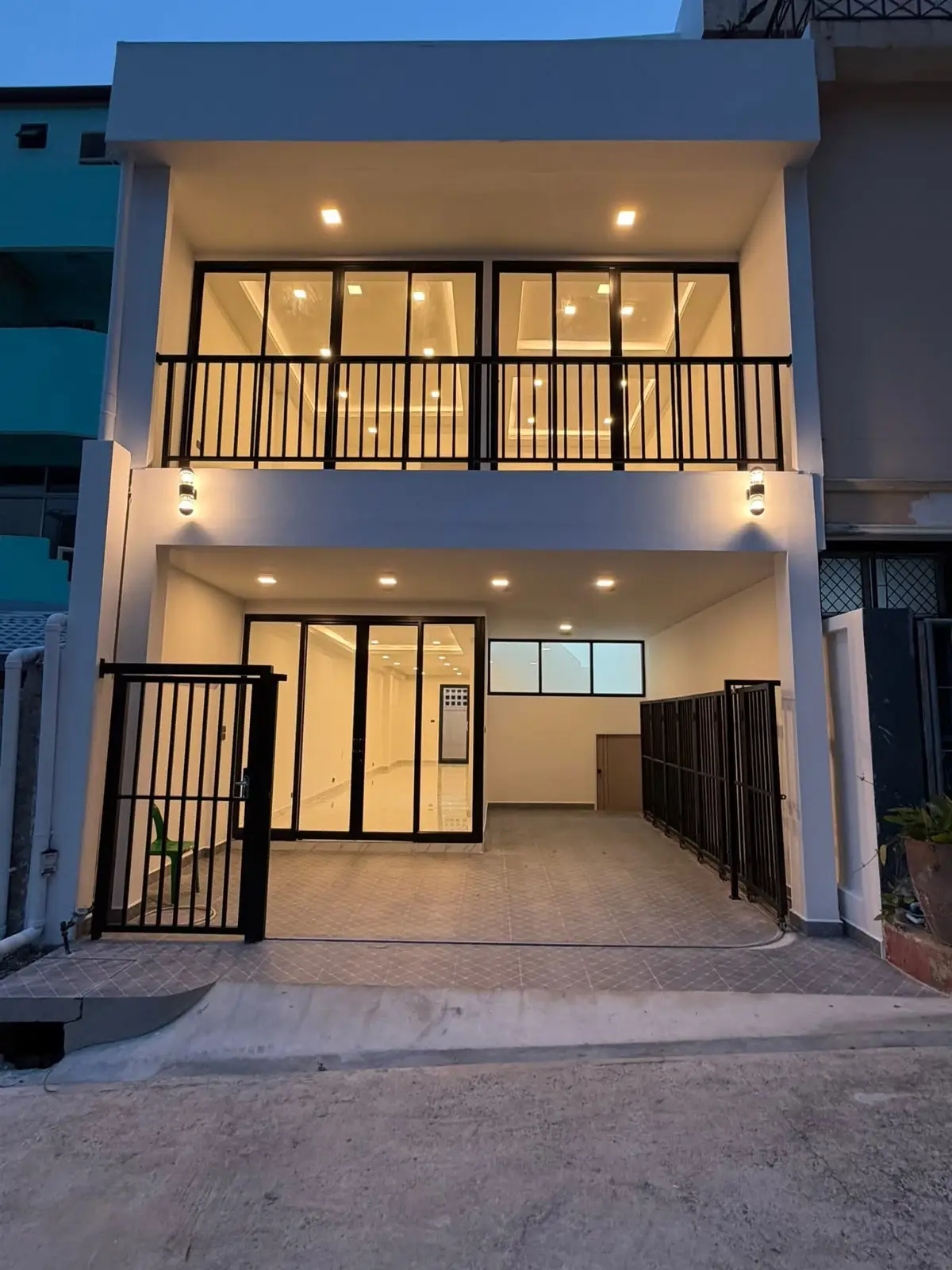 3-storey townhouse, Thapphaya Soi 15, 4 Bed HS327 - House -  - 