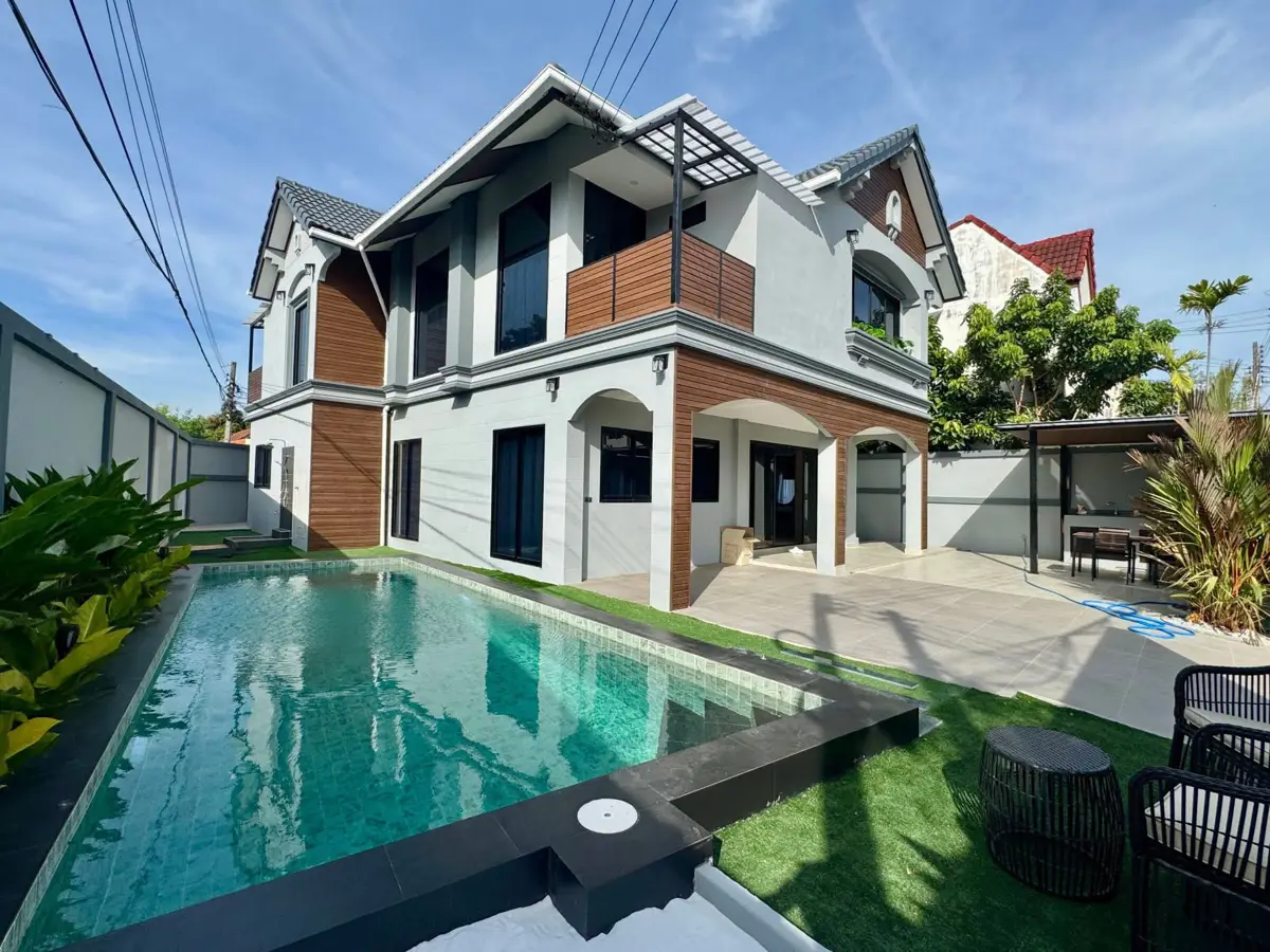 Country Club Village 5 Bedroom for sale - House -  - 