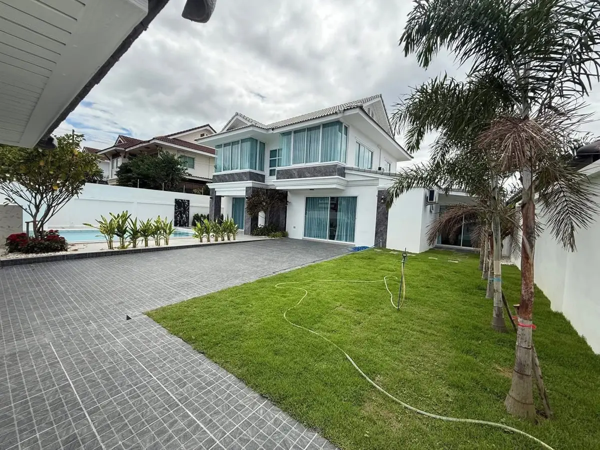 Pool Villa Soi Chaiyapruek 2/7, 5 Bedroom for sale - House -  - 