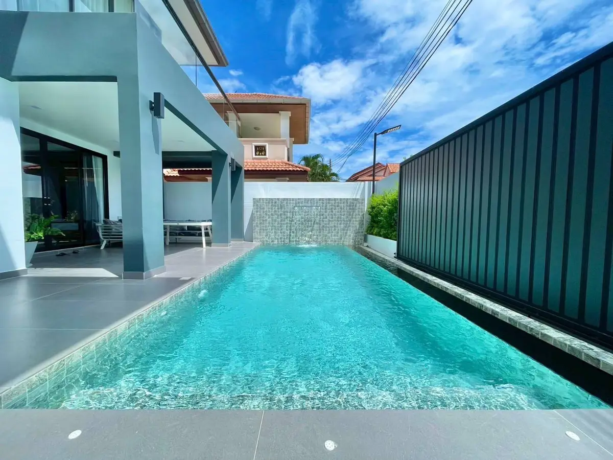 Pool Villa 6 bedrooms, 700 Meter From Jomtien Beach for sale - House -  - 