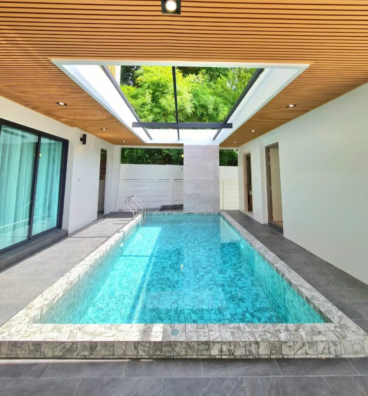 2-storey modern pool villa Soi Chaiyapruk 4 Bed for sale - House -  - 
