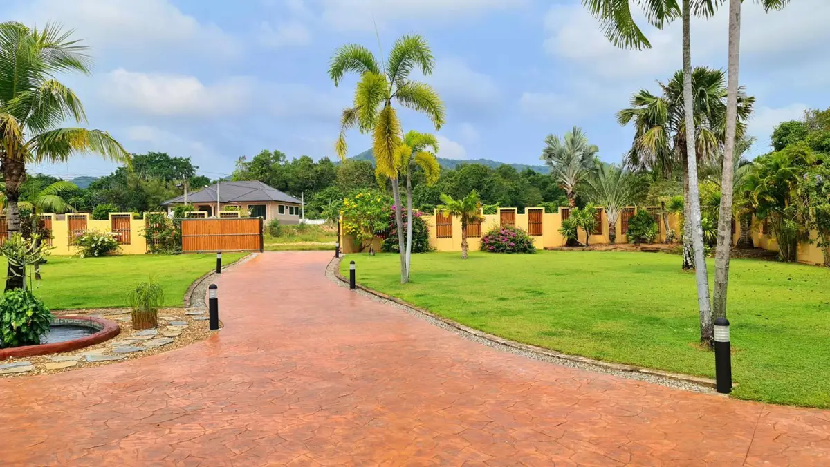 Pool Villa in Sattahip 2354.9 sqm 6 Bedroom for sale - House -  - 